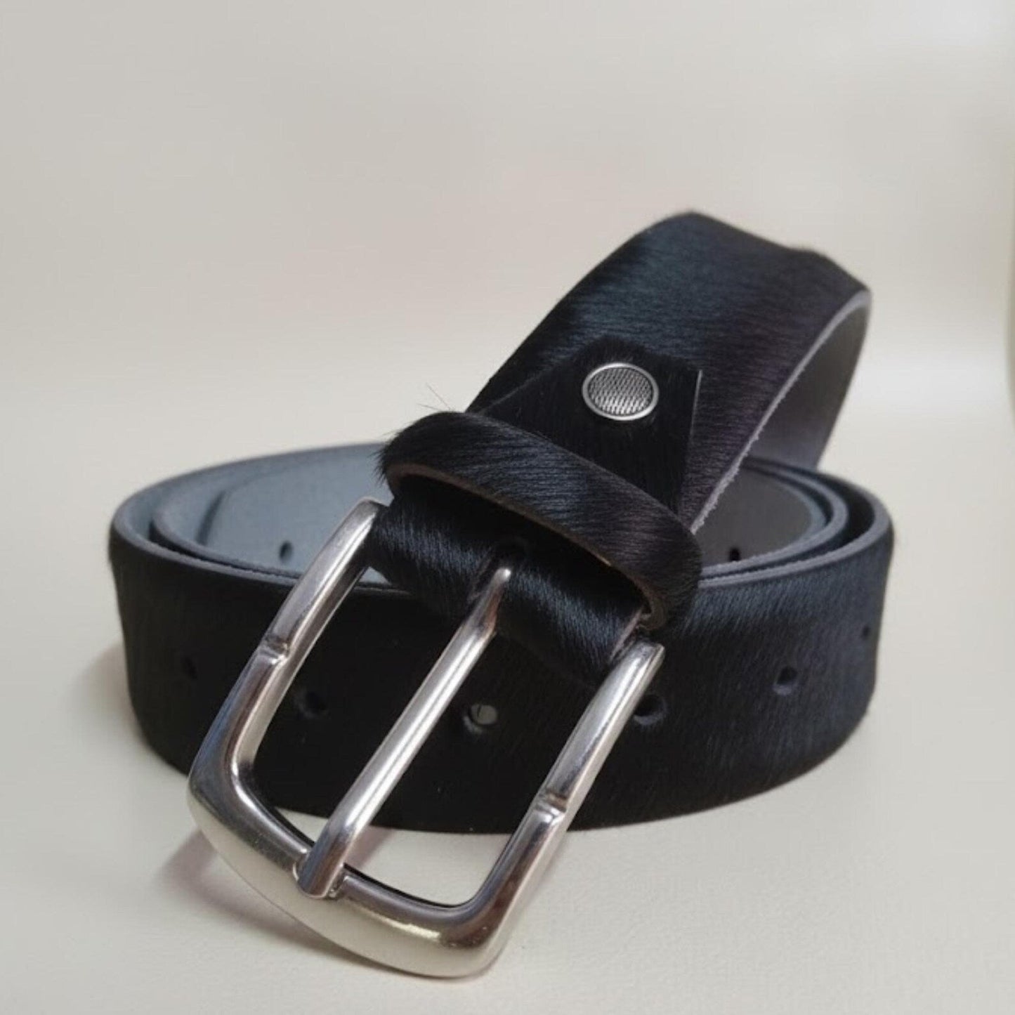 Handmade Black Cowhide Belt – Western Fashion Accessory